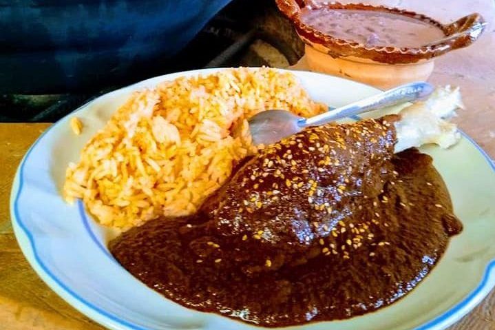 Amealco de Bonfil: El pueblo queretano que celebra los martes con mole de guajolote y tradición