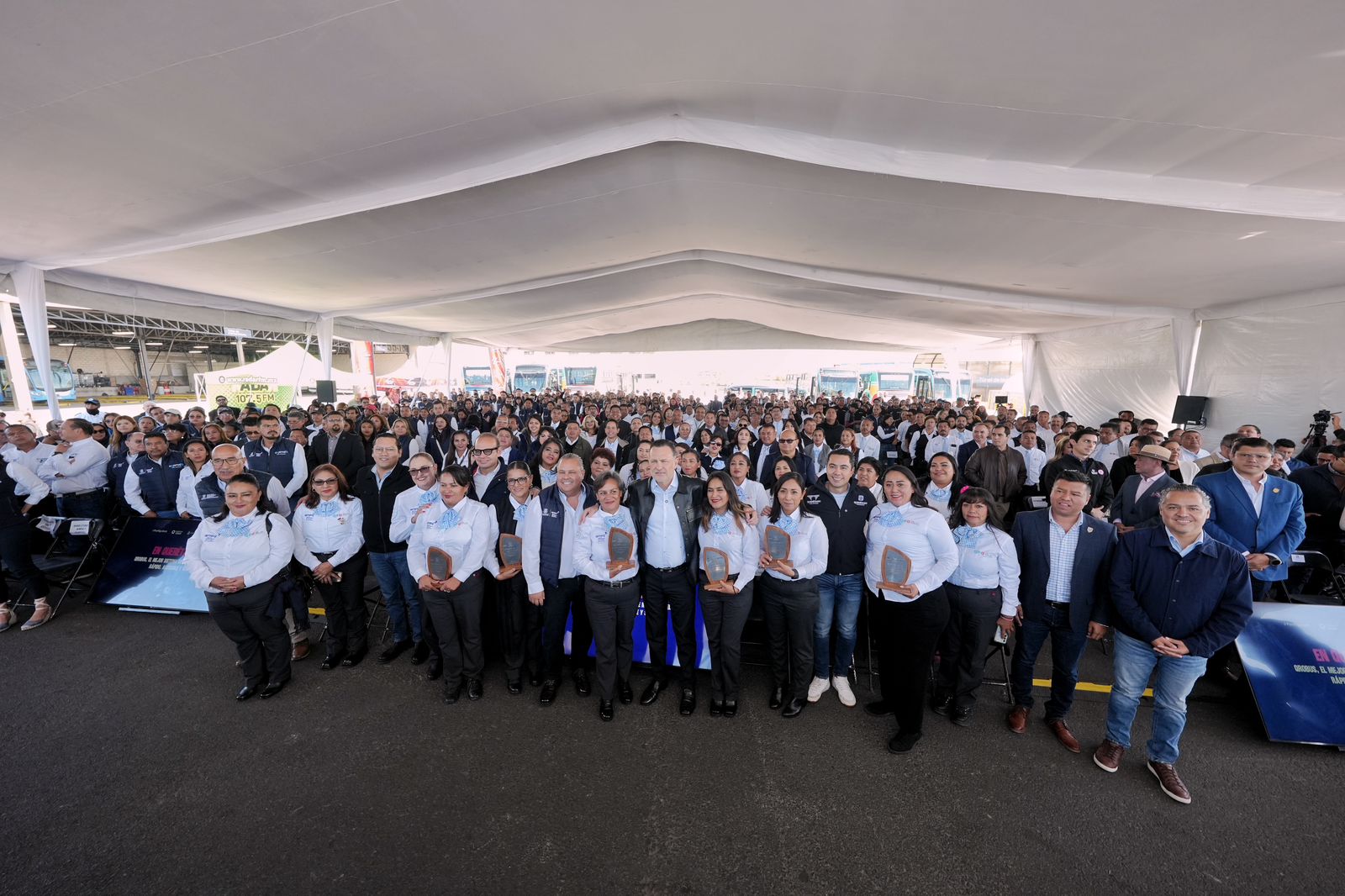 Junto al Gobernador testifica Felifer Macias la segunda etapa del patio de operaciones de Qrobus