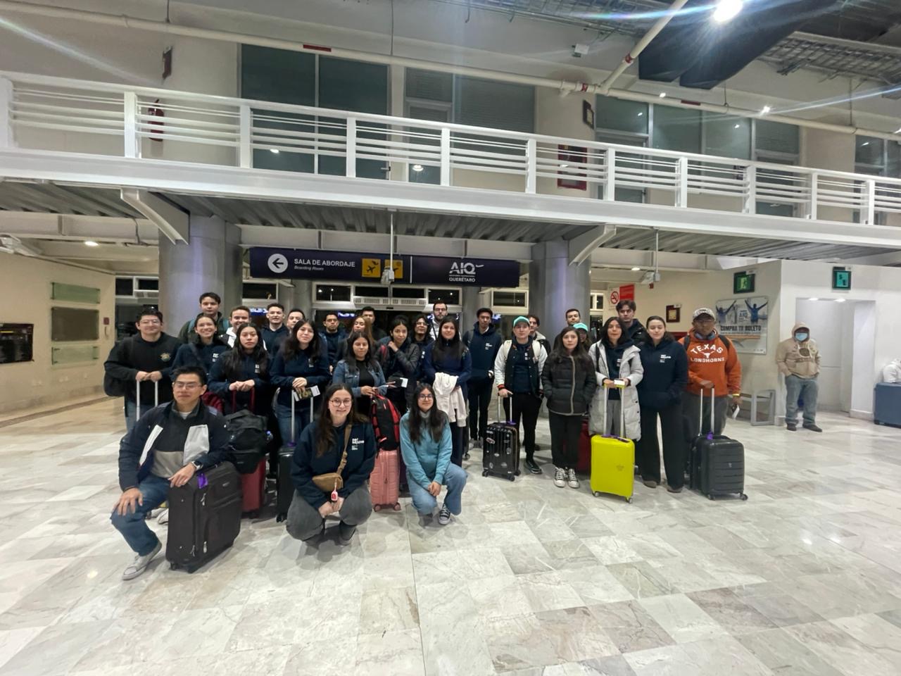 Jóvenes representan a Querétaro en la NASA