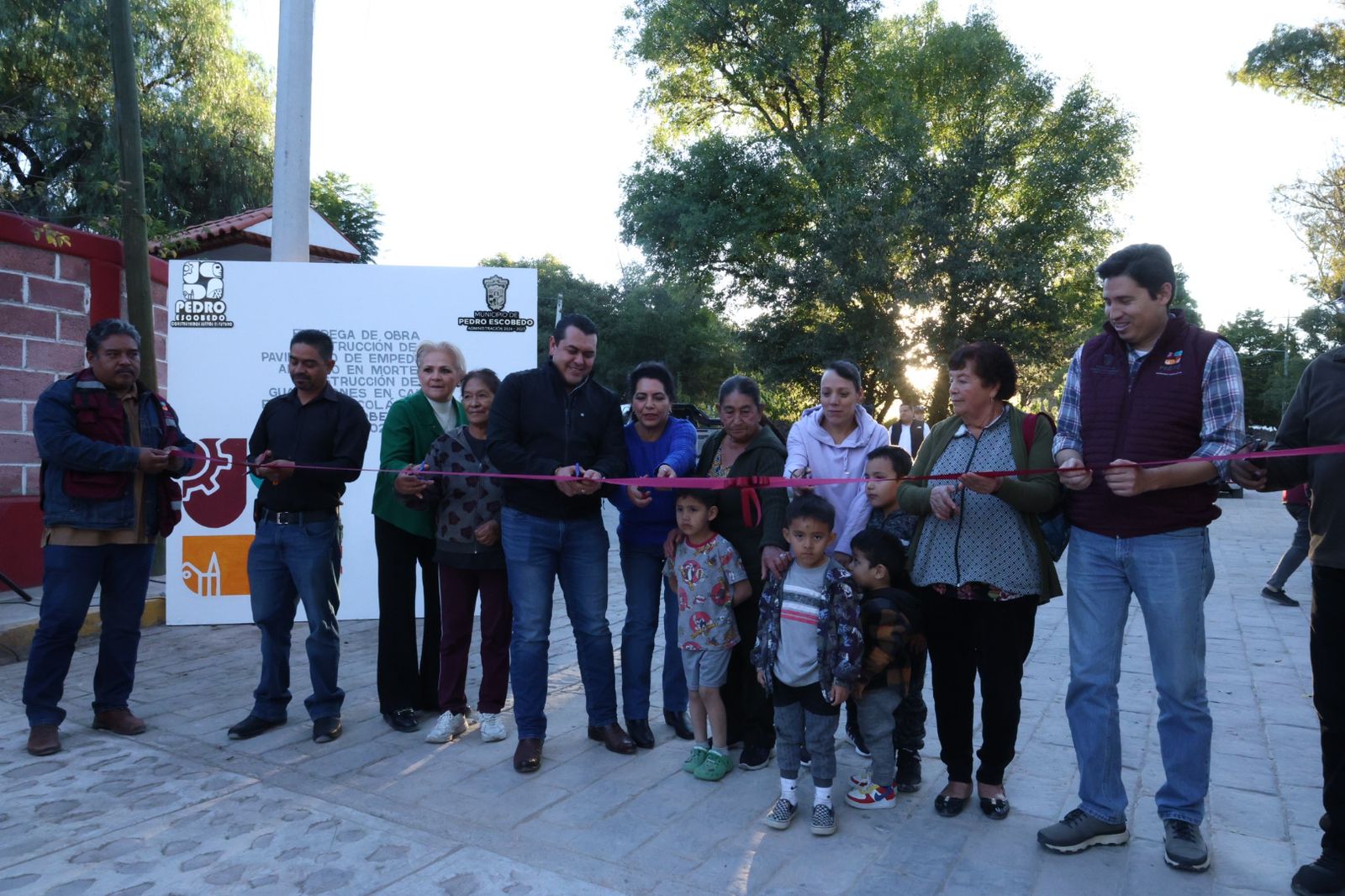 Pedro Escobedo avanza con obras que fortalecen la infraestructura en sus comunidades.