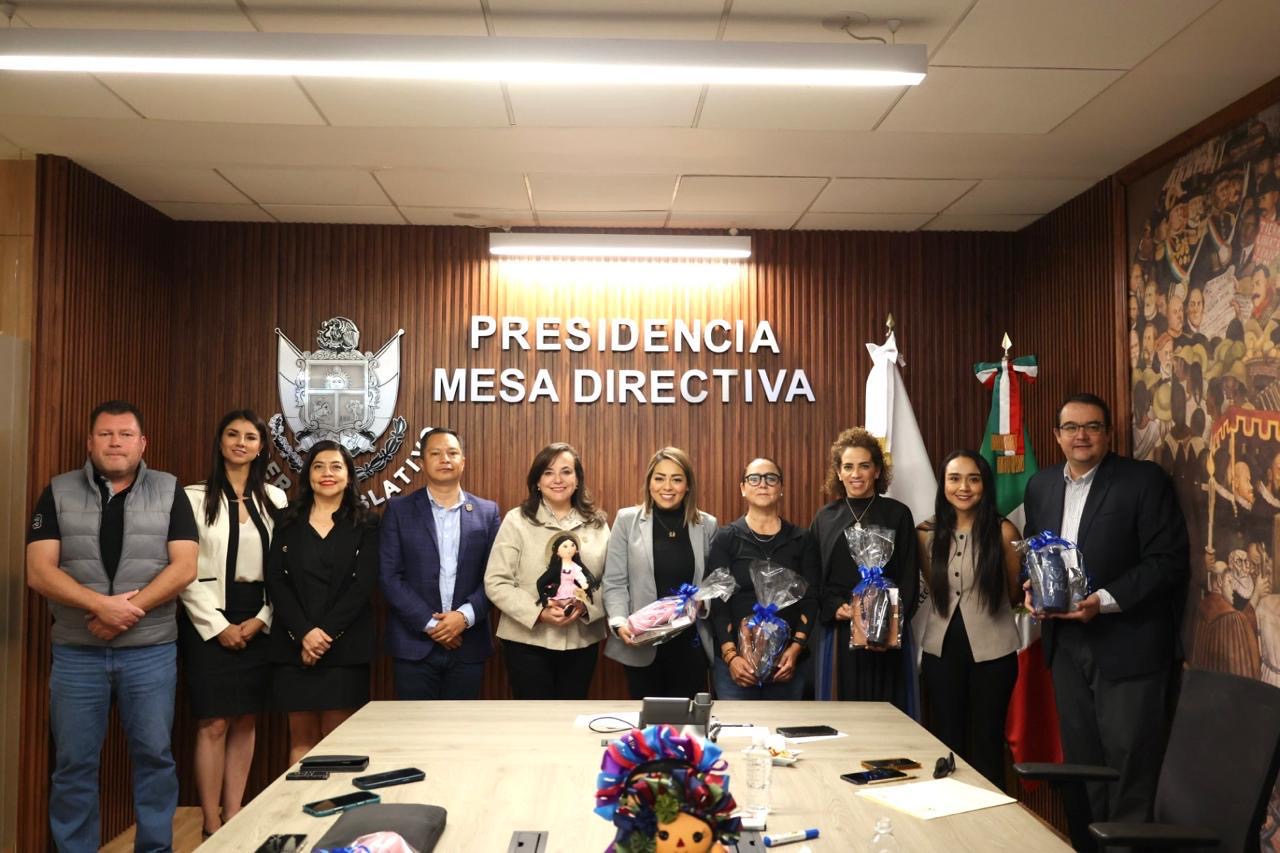 Presidenta de la Mesa Directiva, Georgina Guzmán e integrantes de la Junta de Coordinación Política